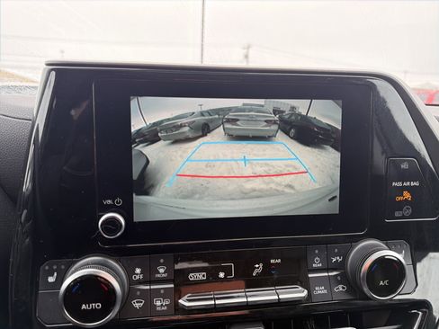 Used 2023 Toyota Highlander XLE image 20