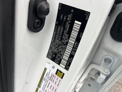 Used 2023 Toyota Corolla Cross L image 31