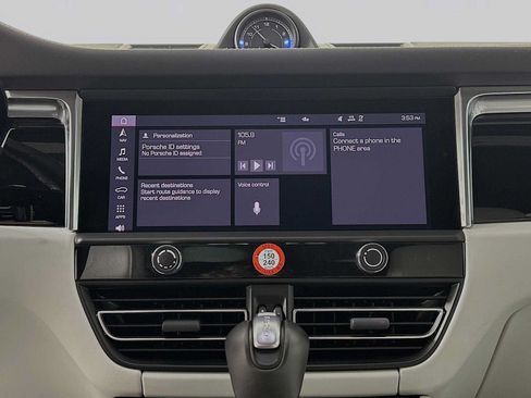 Certified 2026 Porsche Macan AWD/4WD image 17