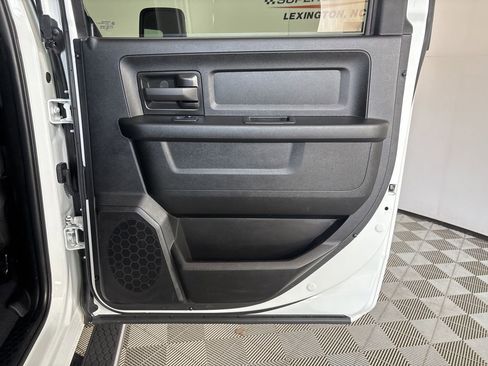 Used 2024 RAM 2500 Tradesman w/ Chrome Appearance Group image 23