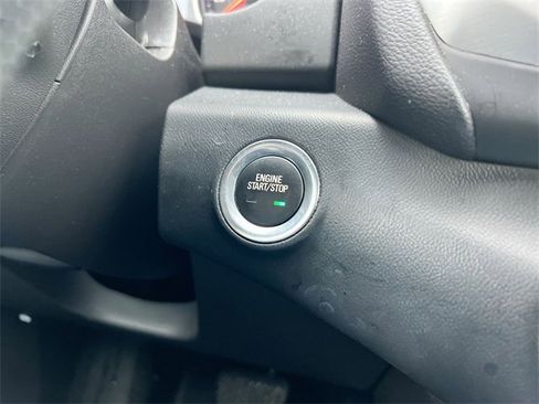 Used 2022 GMC Terrain SLE w/ Driver Convenience Package image 16