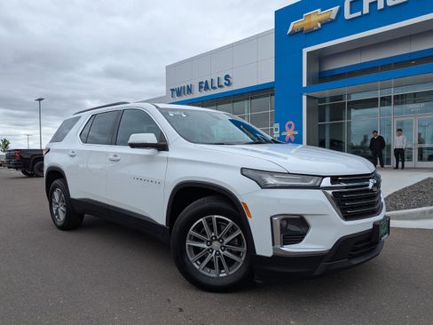 Certified 2023 Chevrolet Traverse LT w/ Rear Camera Mirror Package image 1