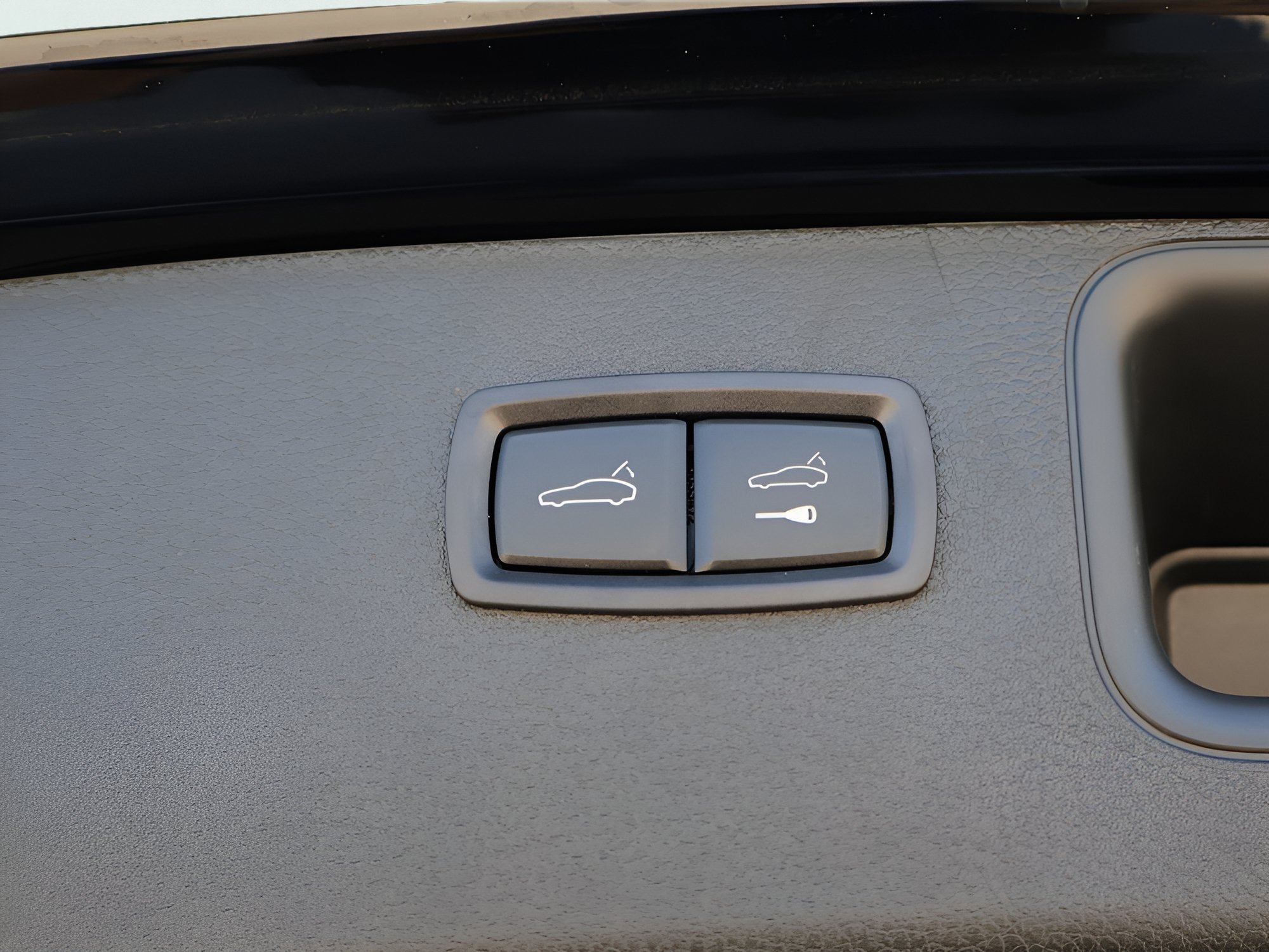 Certified 2026 Porsche Macan AWD/4WD image 18