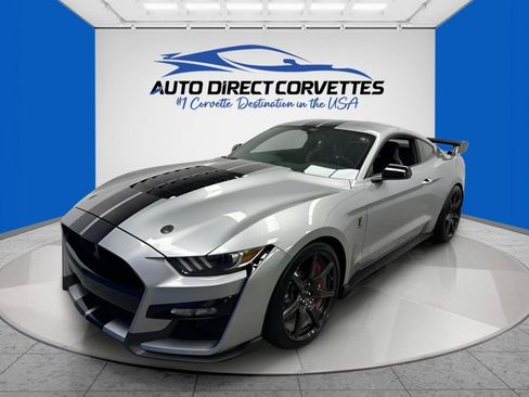 Used 2021 Ford Mustang Shelby GT500 w/ Carbon Fiber Track Pack RWD image 1