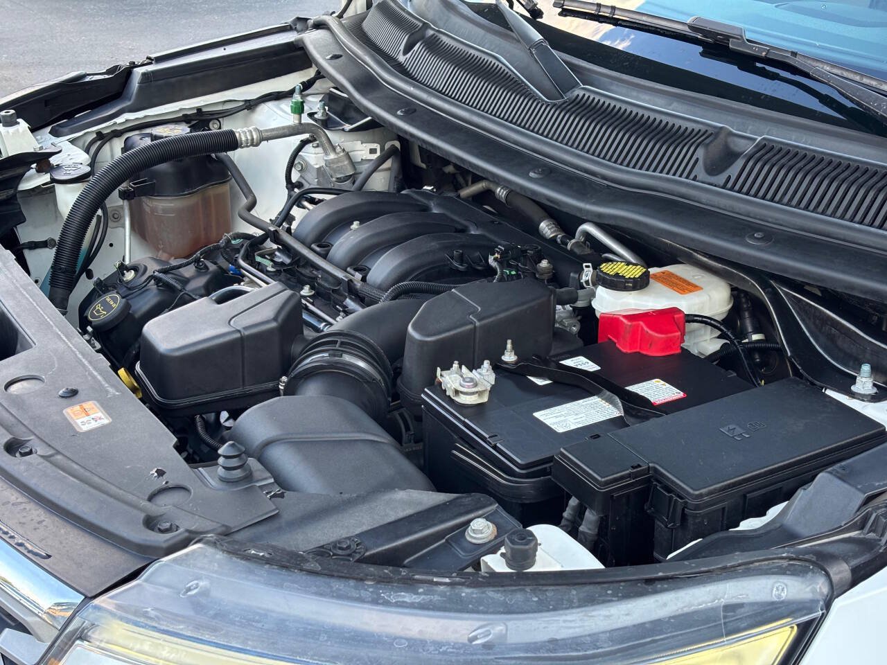 Used 2018 Ford Explorer XLT w/ Equipment Group 202A AWD/4WD image 24