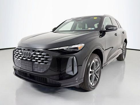 Certified 2025 Audi Q5 Premium w/ Convenience Package image 3