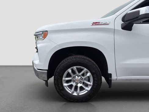 Used 2025 Chevrolet Silverado 1500 LT AWD/4WD image 22