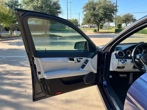 Used 2013 Mercedes-Benz C 250 Sedan image 9