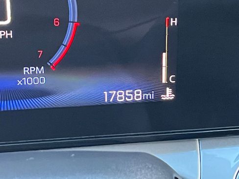 Used 2025 Chevrolet Trax LT w/ LT Convenience Package image 41