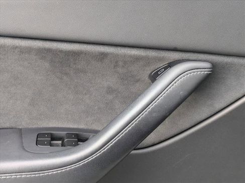 Used 2021 Tesla Model Y Long Range image 2