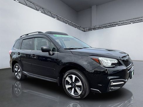 Used 2018 Subaru Forester 2.5i Limited AWD/4WD image 9