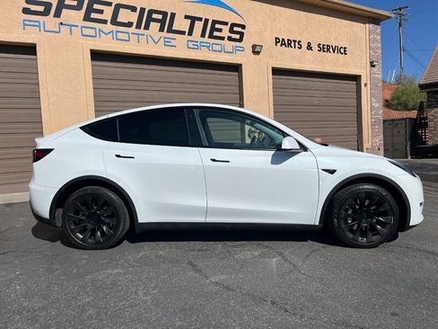 Used 2022 Tesla Model Y Long Range AWD/4WD image 6