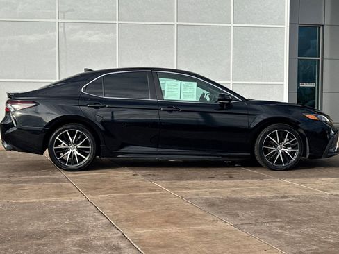 Used 2023 Toyota Camry SE image 3