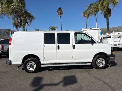 Used 2024 GMC Savana 2500 w/ Driver Convenience Package image 9