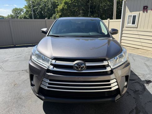 Used 2019 Toyota Highlander Plus AWD/4WD image 9