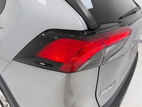 Used 2020 Toyota RAV4 XLE FWD image 16