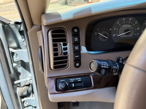 Used 2004 Buick Park Avenue w/ Prestige Feature Package FWD image 31