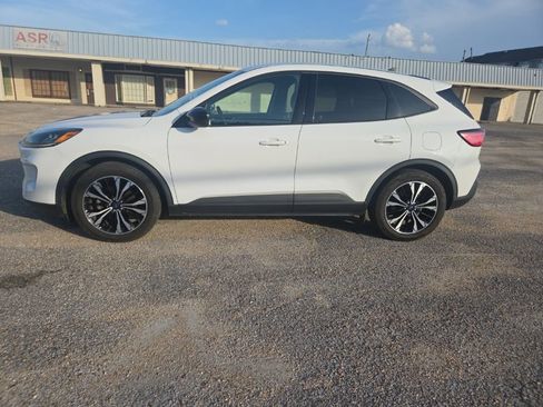 Used 2021 Ford Escape SE w/ SE Sport Appearance Package FWD image 8
