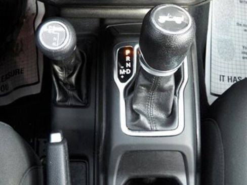 Used 2022 Jeep Wrangler Sport image 30