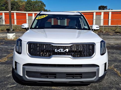 Used 2023 Kia Telluride EX w/ EX Captain's Chair Package image 8
