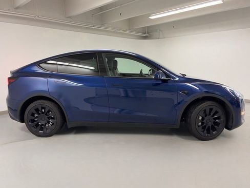 Used 2024 Tesla Model Y Long Range AWD/4WD image 6