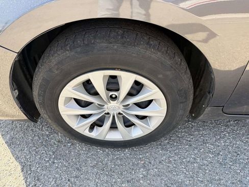 Used 2015 Toyota Camry LE image 11