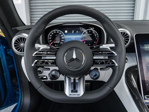 Used 2024 Mercedes-Benz SL 63 AMG 4MATIC image 12