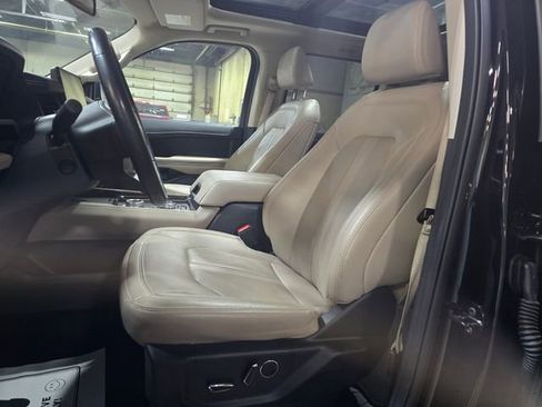 Used 2024 Ford Expedition Max Limited image 5
