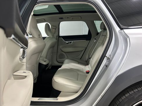Used 2020 Volvo V90 T6 Cross Country AWD/4WD image 29