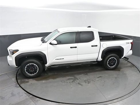 Used 2025 Toyota Tacoma TRD Sport image 39
