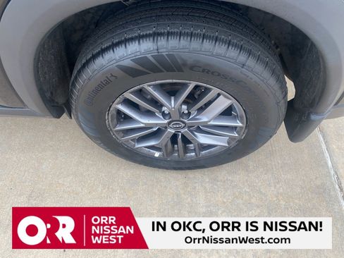 Used 2024 Nissan Rogue S image 9