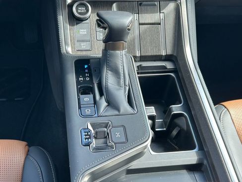 Used 2025 Lexus GX 550 AWD/4WD image 23