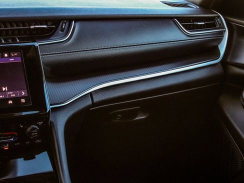 Used 2024 Jeep Grand Cherokee Altitude image 17