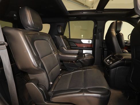 Used 2021 Lincoln Navigator Reserve w/ Luxury Package AWD/4WD image 19