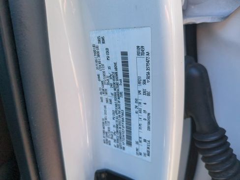Used 2015 Ford F150 Platinum w/ Equipment Group 701A Luxury AWD/4WD image 36