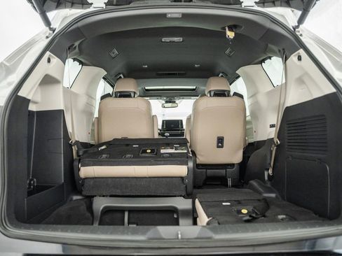 Certified 2024 Toyota Sienna Limited FWD image 11