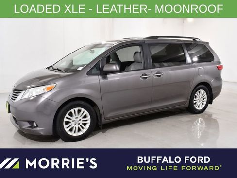 Used 2017 Toyota Sienna XLE Premium image 1