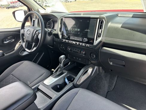 Certified 2025 Nissan Frontier SV AWD/4WD image 13