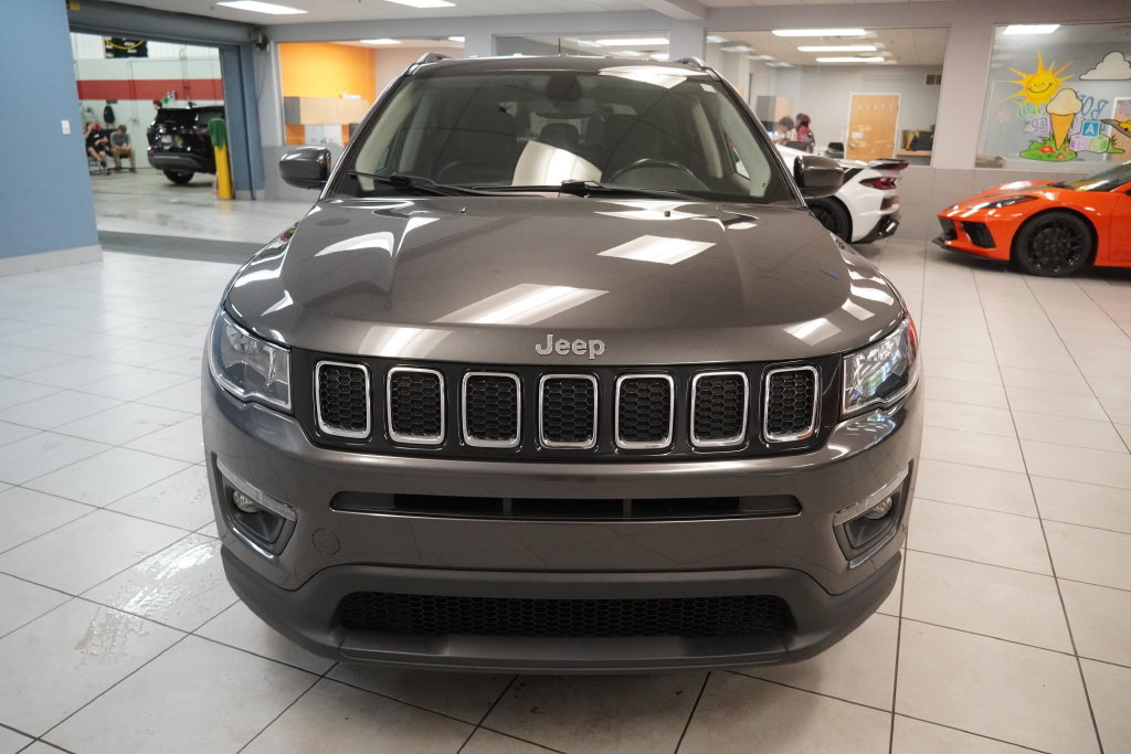 Used 2020 Jeep Compass Latitude w/ Cold Weather Group AWD/4WD image 9