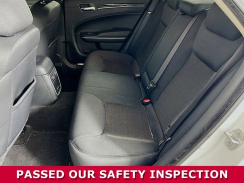 Used 2023 Chrysler 300 Touring w/ Sport Appearance Package image 5