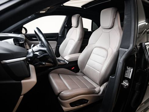 Certified 2024 Porsche Macan 4 Electric AWD/4WD image 5
