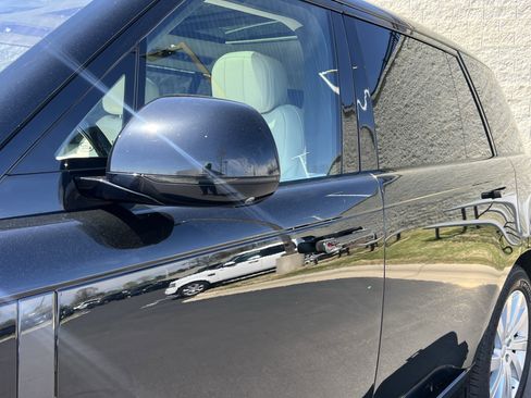 Used 2023 Land Rover Range Rover Long Wheelbase SE image 12