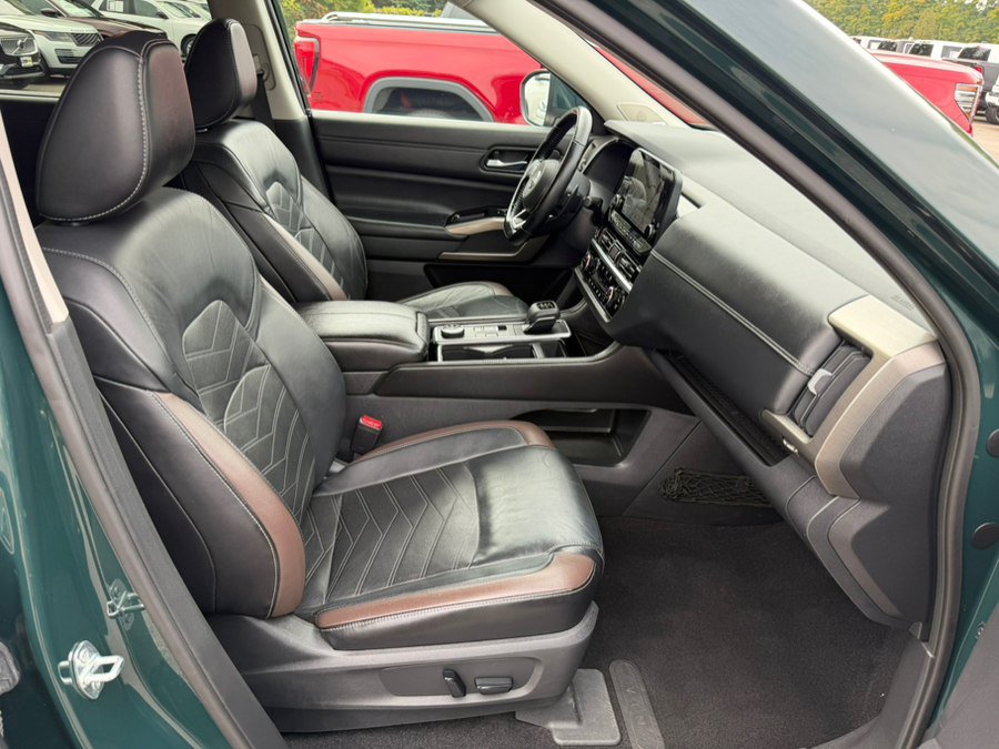 Used 2022 Nissan Pathfinder Platinum w/ Lighting Package (N92) AWD/4WD image 24