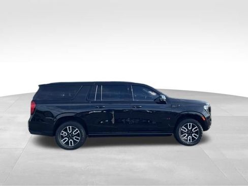 Used 2023 GMC Yukon XL AT4 w/ AT4 Premium Package AWD/4WD image 6