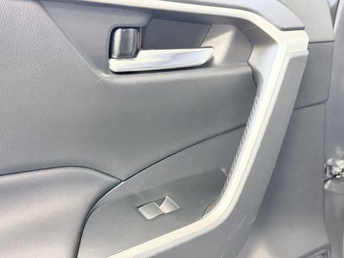 Used 2019 Toyota RAV4 XLE Premium FWD image 18