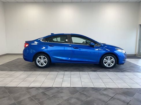 Used 2017 Chevrolet Cruze LT image 4