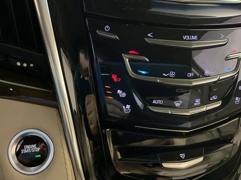 Used 2019 Cadillac Escalade Luxury AWD/4WD image 5