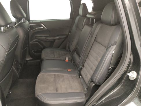 Used 2023 Mitsubishi Outlander SE image 18