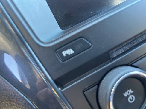 Used 2018 Ford Explorer XLT w/ Equipment Group 202A AWD/4WD image 39
