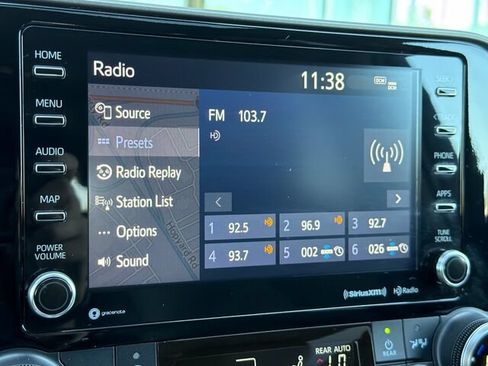 Used 2022 Toyota Highlander XLE AWD/4WD image 24